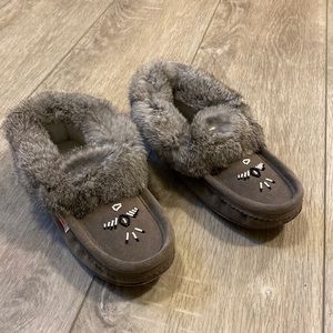 NWT in box Grey Rabbit Fur Moccasin slippers size 9